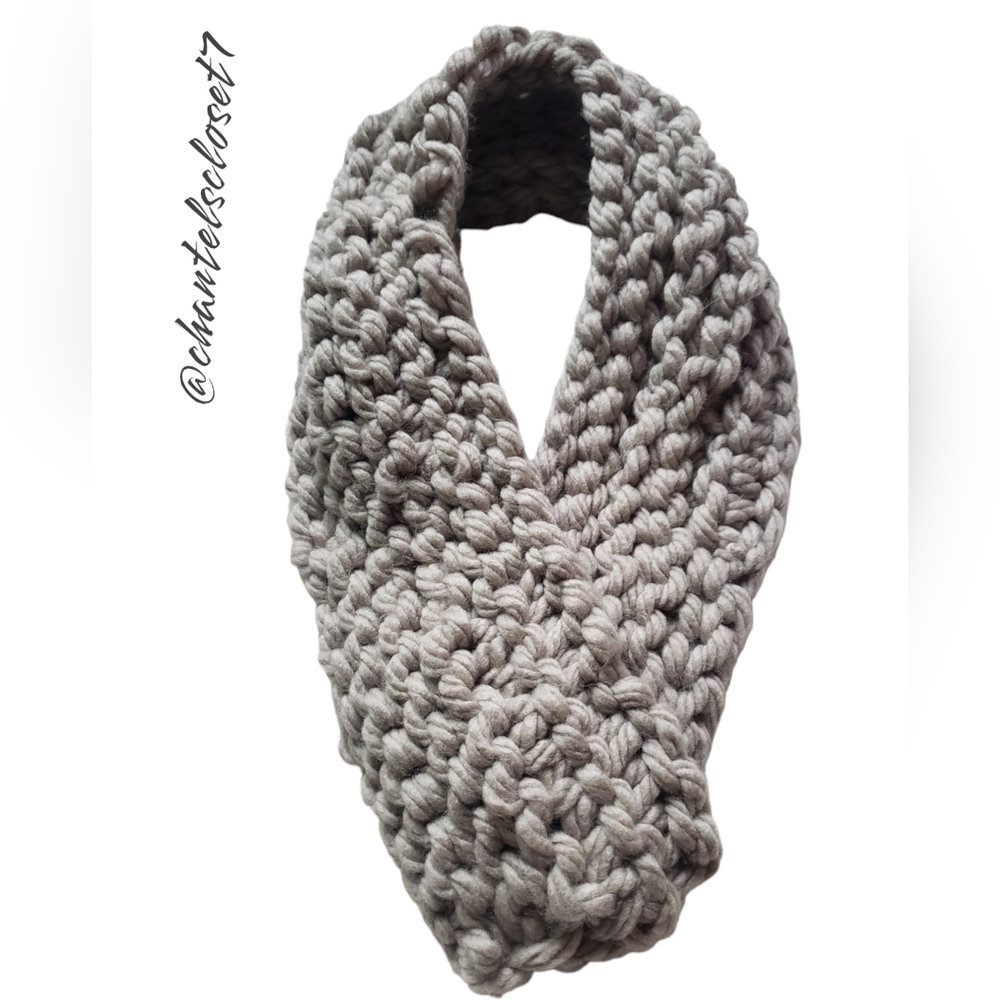 🏷2 For $20!!🏷 Handmade Wool Scarf - Light Grey Color - 20in Long - Open Scarf
